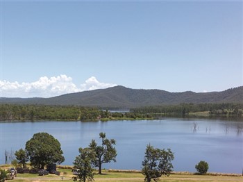 Country Drive including Lake Wyaralong